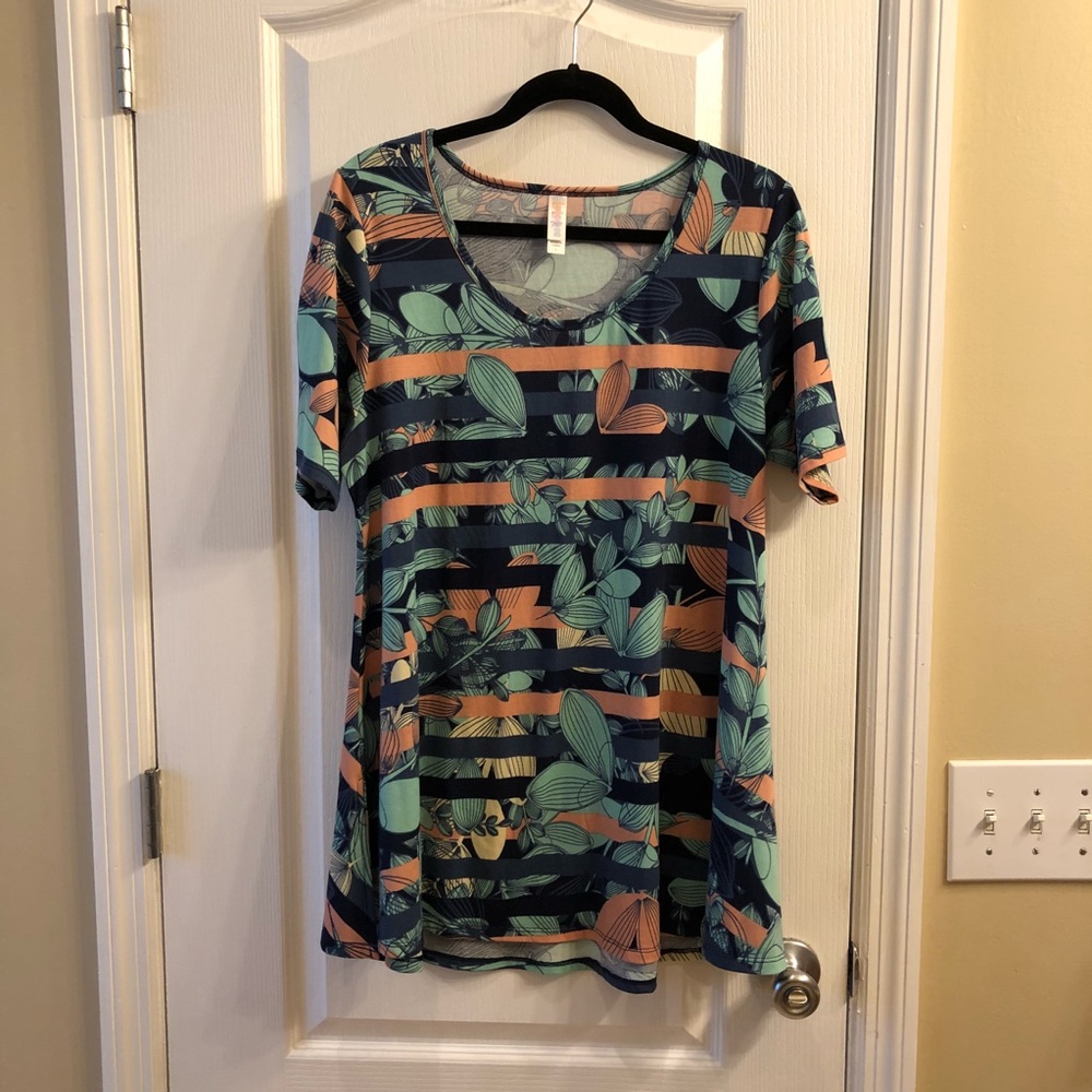 Large Perfect Tee with amazing pattern!